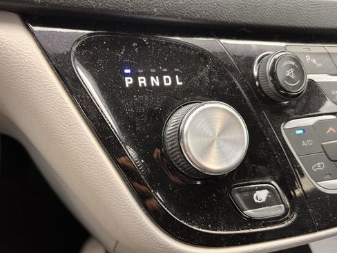 Used 2017 Chrysler Pacifica Touring-L Plus image 20