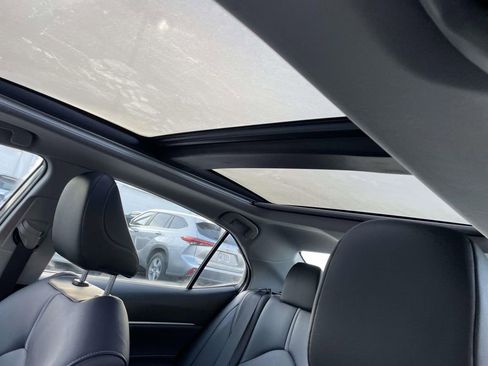 Used 2018 Toyota Camry XSE image 29