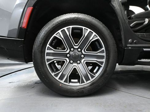 Used 2024 Jeep Wagoneer Series II w/ Flexible Seating Group AWD/4WD image 14