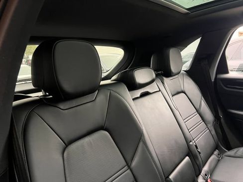 Used 2023 Porsche Cayenne AWD/4WD image 36