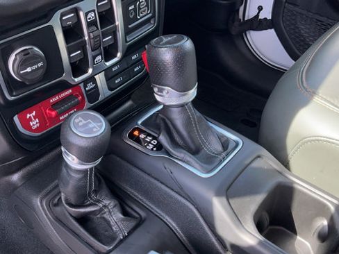 Used 2024 Jeep Gladiator Mojave w/ Technology Group AWD/4WD image 19