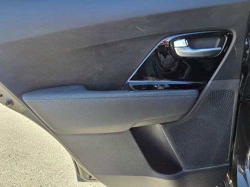 Used 2022 Kia Niro EX Premium w/ Cold Weather Package image 29