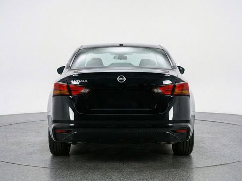 Used 2025 Nissan Altima 2.5 SV image 7