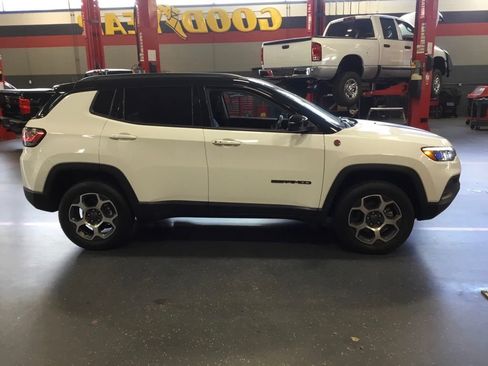 Used 2022 Jeep Compass Trailhawk w/ Trailhawk Elite Group AWD/4WD image 2