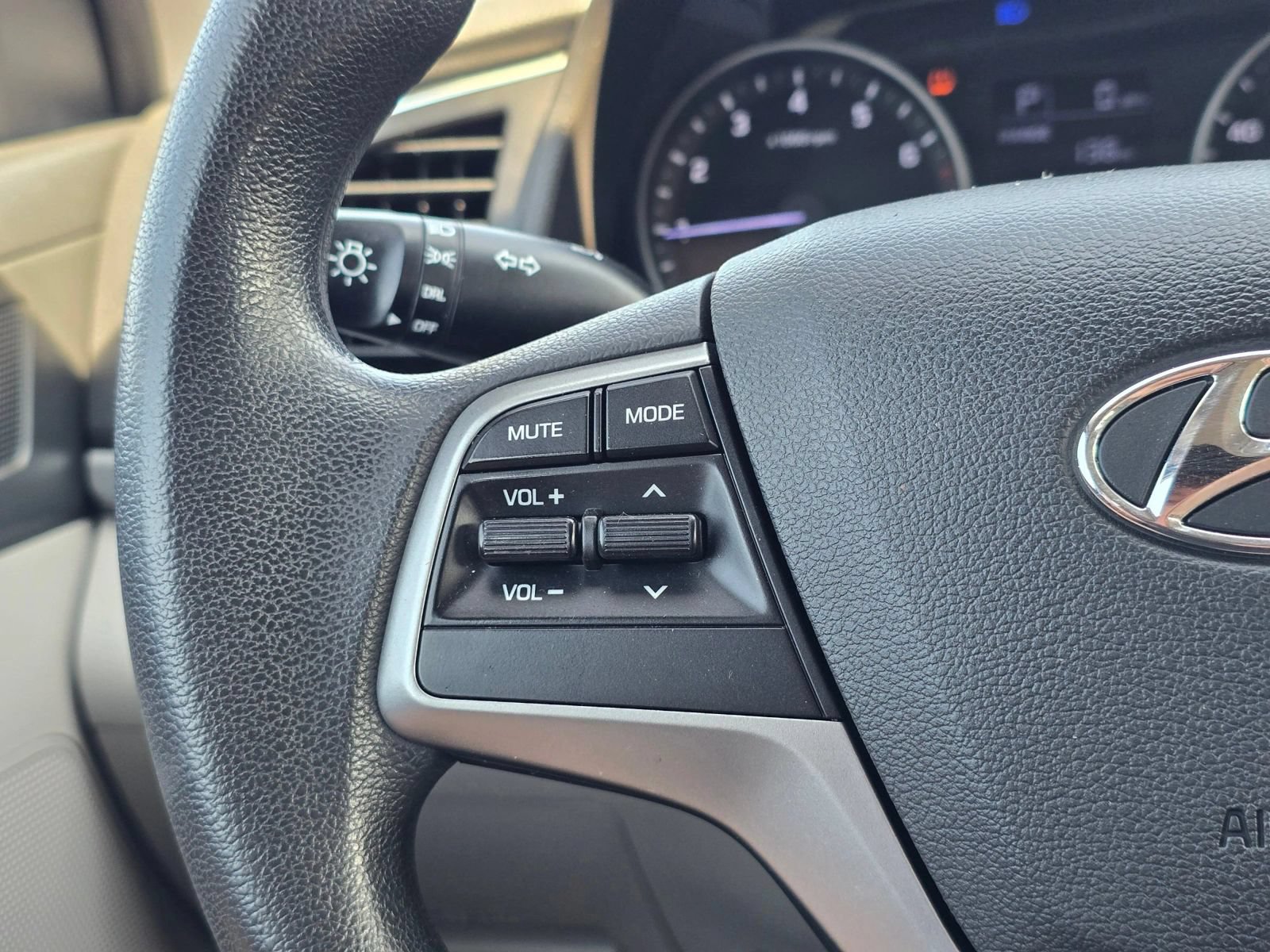 Used 2017 Hyundai Elantra SE FWD image 24