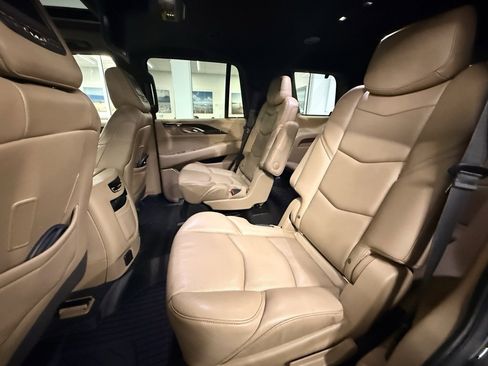 Used 2019 Cadillac Escalade Platinum image 22