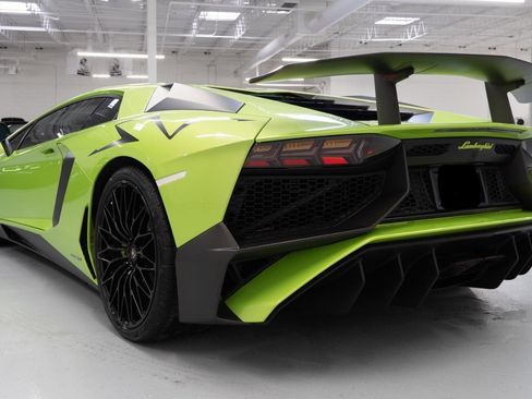 Used 2016 Lamborghini Aventador LP 750-4 Superveloce AWD/4WD image 3