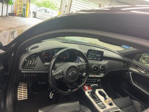 Used 2018 Kia Stinger GT1 RWD image 7