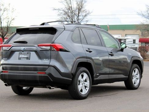 Used 2020 Toyota RAV4 XLE image 6