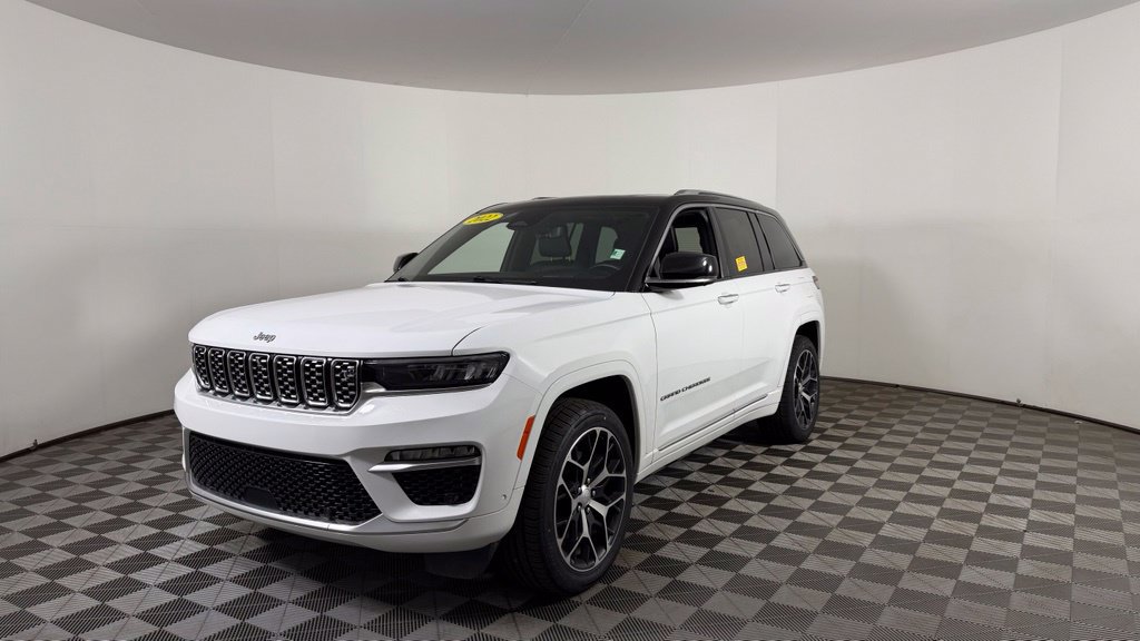 Used 2022 Jeep Grand Cherokee Summit AWD/4WD image 3