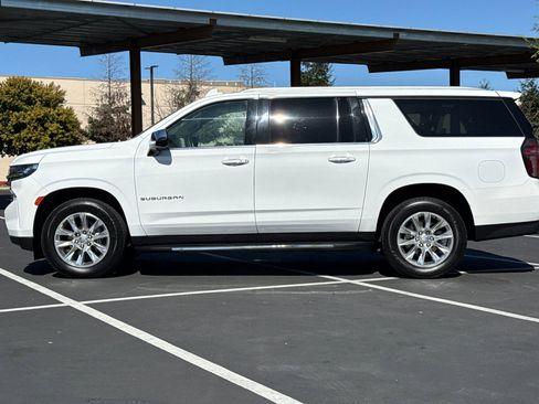 Used 2023 Chevrolet Suburban Premier image 8