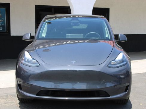 Used 2023 Tesla Model Y Long Range AWD/4WD image 2