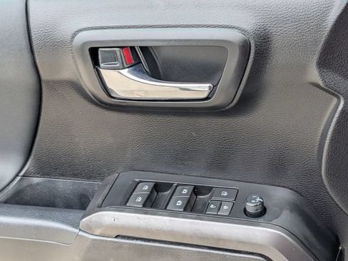 Used 2021 Toyota Tacoma TRD Off-Road AWD/4WD image 23