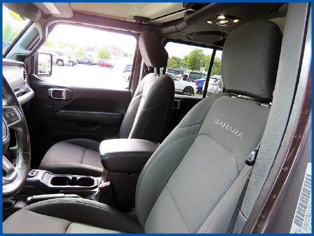 Used 2019 Jeep Wrangler Unlimited Sahara w/ Safety Group AWD/4WD image 14