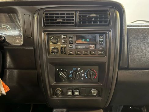 Used 2000 Jeep Cherokee SE AWD/4WD image 14