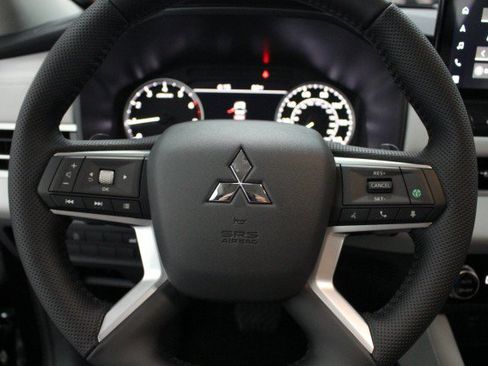 New 2026 Mitsubishi Outlander SE FWD image 8