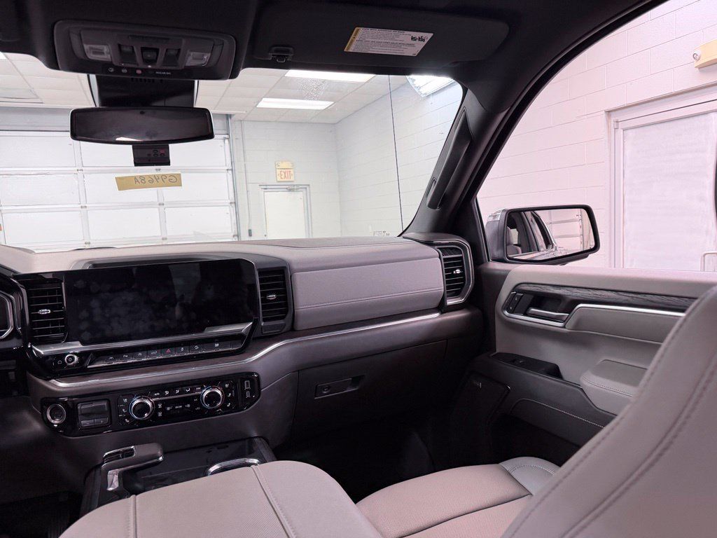 Used 2024 GMC Sierra 1500 SLT w/ SLT Premium Plus Package AWD/4WD image 30