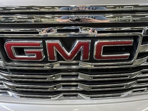Used 2022 GMC Sierra 1500 Denali AWD/4WD image 8