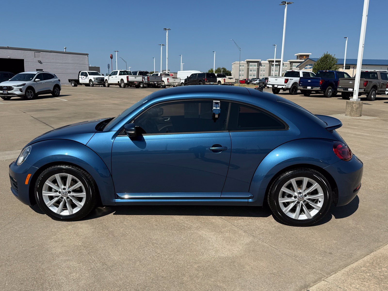 Used 2018 Volkswagen Beetle 2.0T S w/ Style & Comfort Package For S FWD image 8