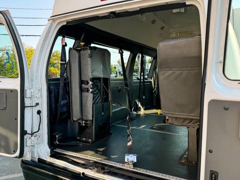 Used 2011 Ford E-350 and Econoline 350 Extended Super Duty w/ PWR Group image 21