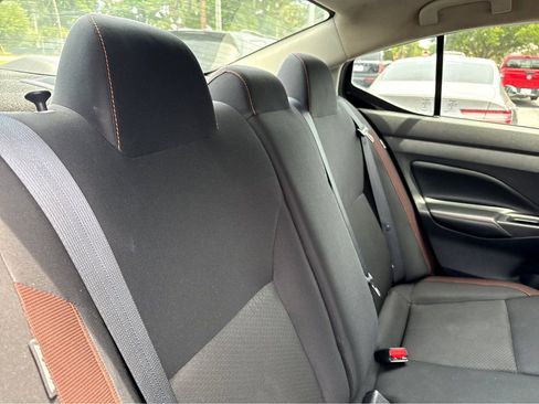 Used 2022 Nissan Versa SR FWD image 11