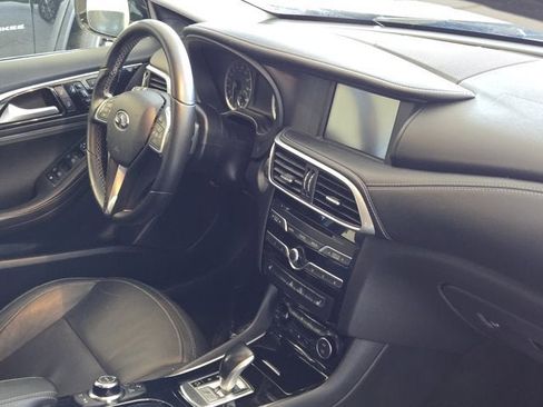 Used 2017 INFINITI QX30 Premium w/ Cargo Package image 5