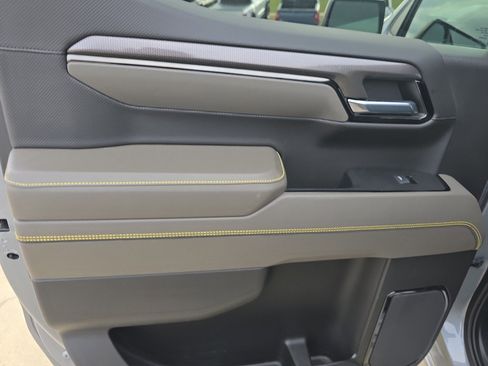 Used 2023 Chevrolet Silverado 1500 ZR2 w/ Technology Package image 11