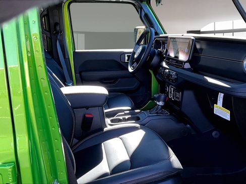 New 2025 Jeep Gladiator High Tide image 24