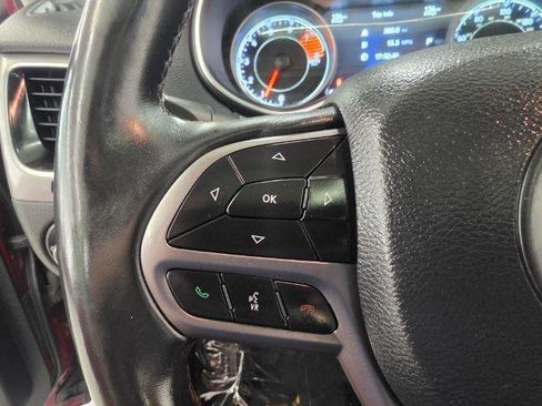 Used 2019 Jeep Cherokee Limited w/ Technology Group AWD/4WD image 11