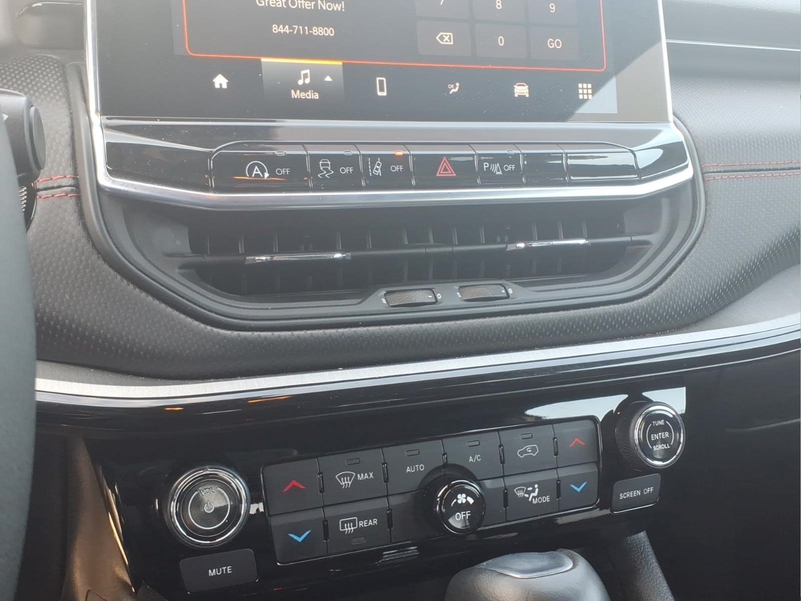 Used 2025 Jeep Compass Trailhawk AWD/4WD image 16