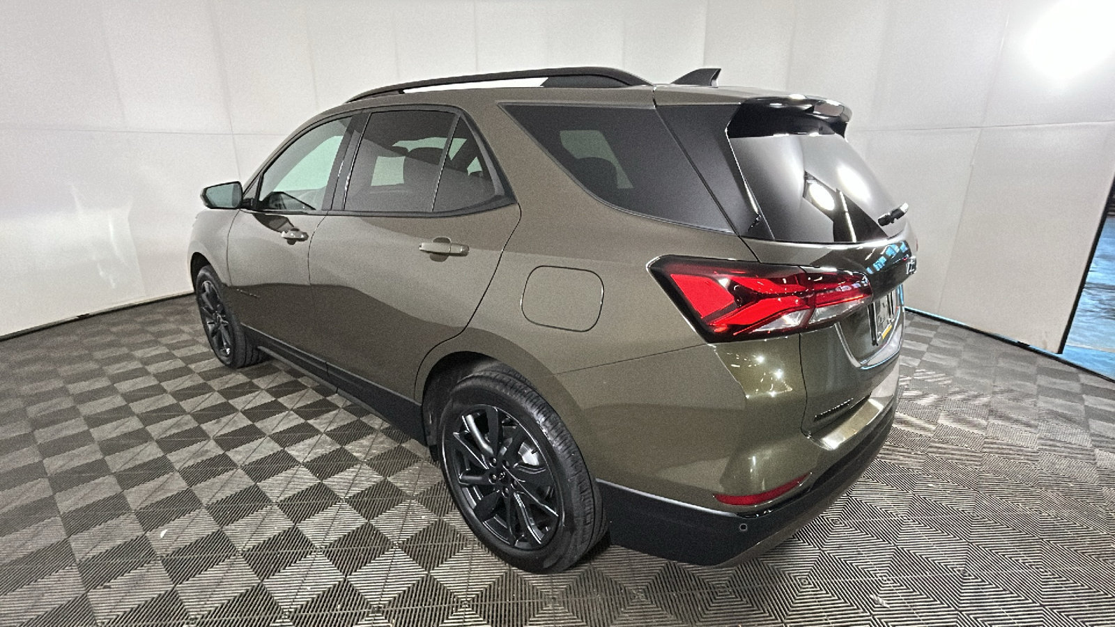 Used 2024 Chevrolet Equinox RS AWD/4WD image 5