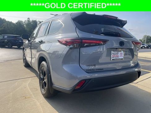 Certified 2024 Toyota Highlander XLE AWD/4WD image 32
