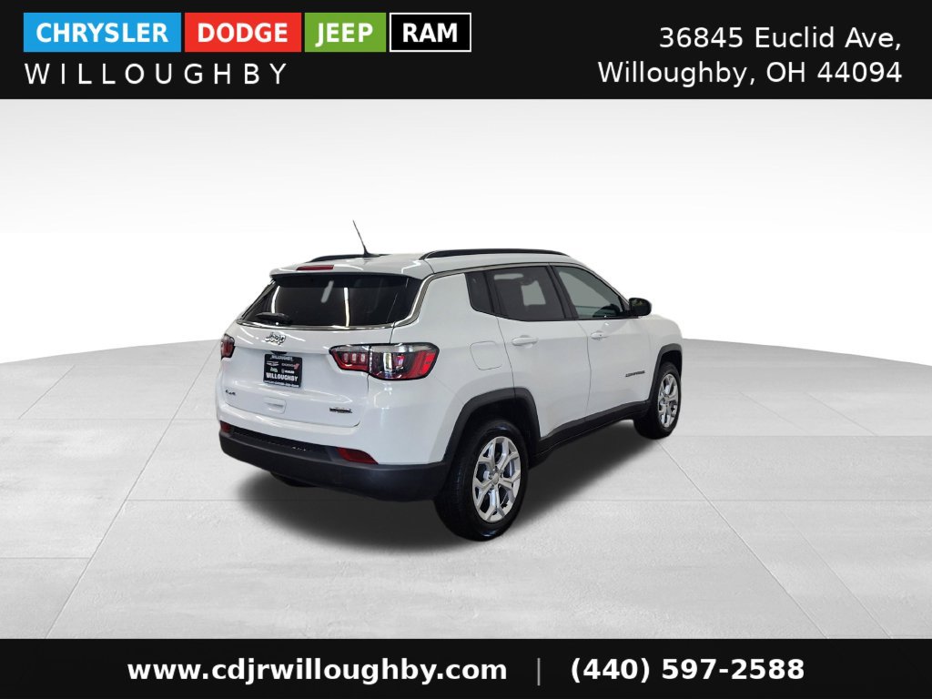 Used 2024 Jeep Compass Latitude AWD/4WD image 9