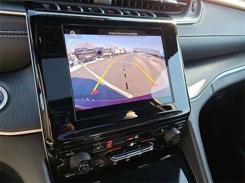 Certified 2024 Jeep Grand Cherokee Altitude image 15