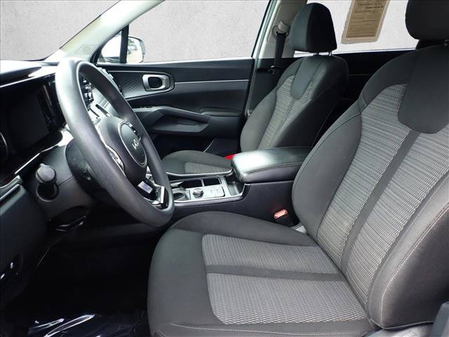 Used 2023 Kia Sorento LX AWD/4WD image 11