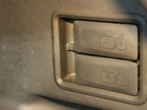 Used 2020 Chevrolet Equinox LT image 17