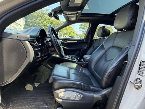 Certified 2023 Porsche Macan AWD/4WD image 12