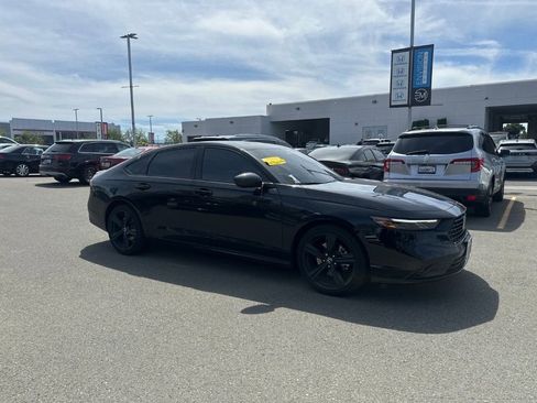 Used 2025 Honda Accord Sport image 2