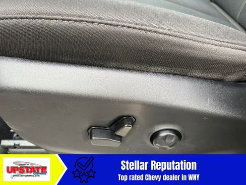 Used 2023 Chrysler Voyager LX image 3