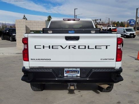 Used 2024 Chevrolet Silverado 2500 Custom w/ Custom Convenience Package image 10