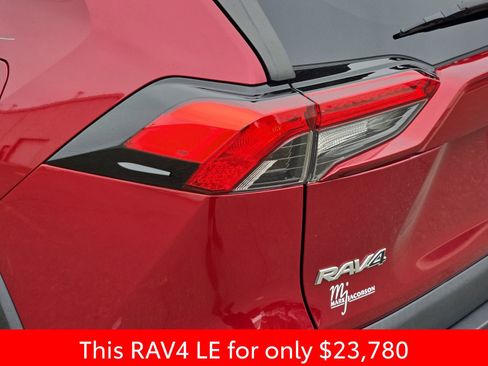 Used 2021 Toyota RAV4 LE FWD image 39
