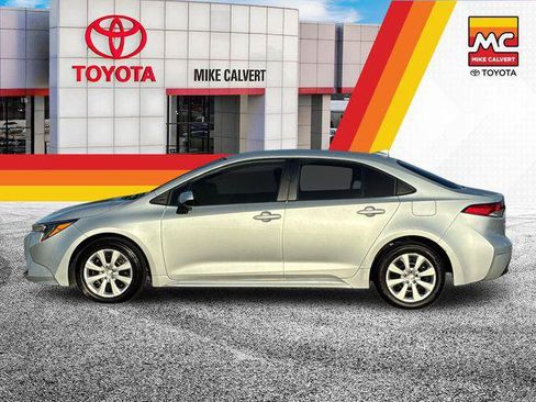 Certified 2025 Toyota Corolla LE FWD image 2