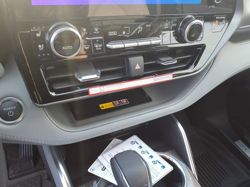 New 2026 Toyota Highlander Limited image 14