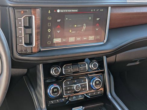 Used 2024 GMC Yukon XL Denali Ultimate AWD/4WD image 16