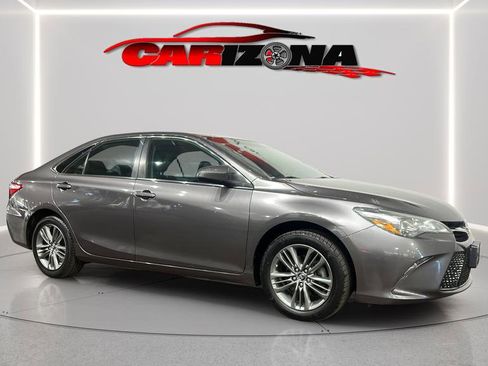 Used 2017 Toyota Camry SE image 11