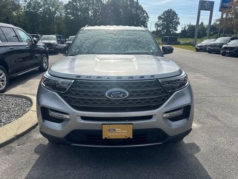 Used 2023 Ford Explorer XLT w/ Equipment Group 202A AWD/4WD image 3