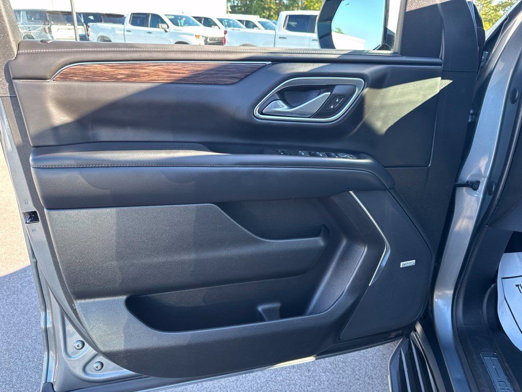 Used 2022 Chevrolet Tahoe LT w/ Luxury Package AWD/4WD image 13