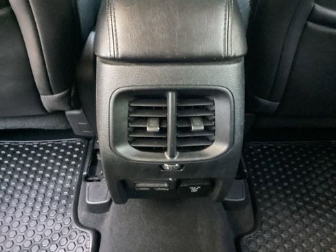 Used 2019 Jeep Cherokee Latitude Plus image 40