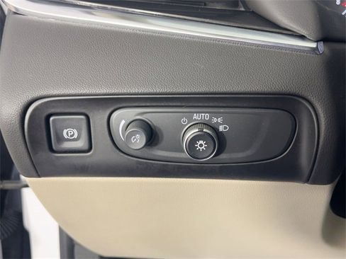 Used 2018 Buick Enclave Premium image 16