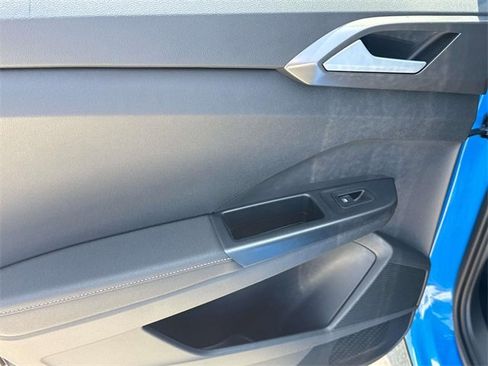 New 2025 Volkswagen Taos SE image 28